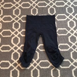 Lululemon navy crop leggings